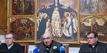 El arzobispo de Valencia decreta el luto oficial en la diócesis hasta el 29 de abril