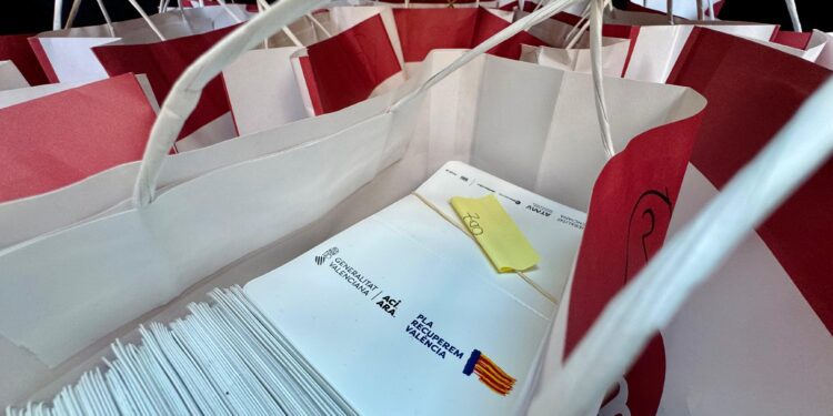 Las tarjetas Recuperém Valéncia sólo se podrán gestionar desde la web de la Agencia Valenciana del Transporte Metropolitano 1 Las tarjetas Recuperém Valéncia sólo se podrán gestionar desde la web de la Agencia Valenciana del Transporte Metropolitano