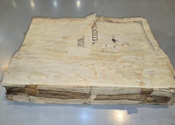 El Institut Valencià de Conservació i Restauració recibe una donación del Gobierno de la Comunidad de Madrid para la recuperación de documentos afectados por la riada