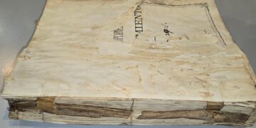 El Institut Valencià de Conservació i Restauració recibe una donación del Gobierno de la Comunidad de Madrid para la recuperación de documentos afectados por la riada