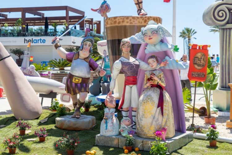 Mascletà de 350kg disparada por Nadal-Martí, paella gigante y fallas en Cartagena