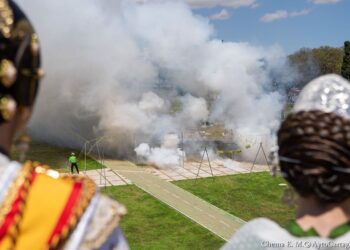 Mascletà de 350kg disparada por Nadal-Martí, paella gigante y fallas en Cartagena
