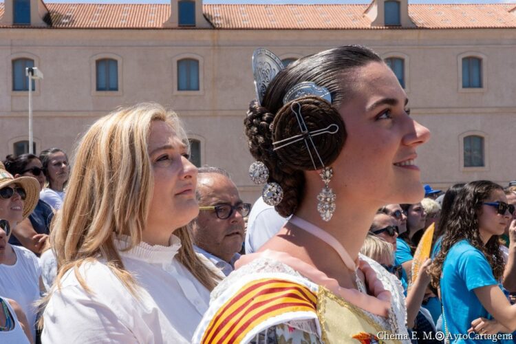 Mascletà de 350kg disparada por Nadal-Martí, paella gigante y fallas en Cartagena