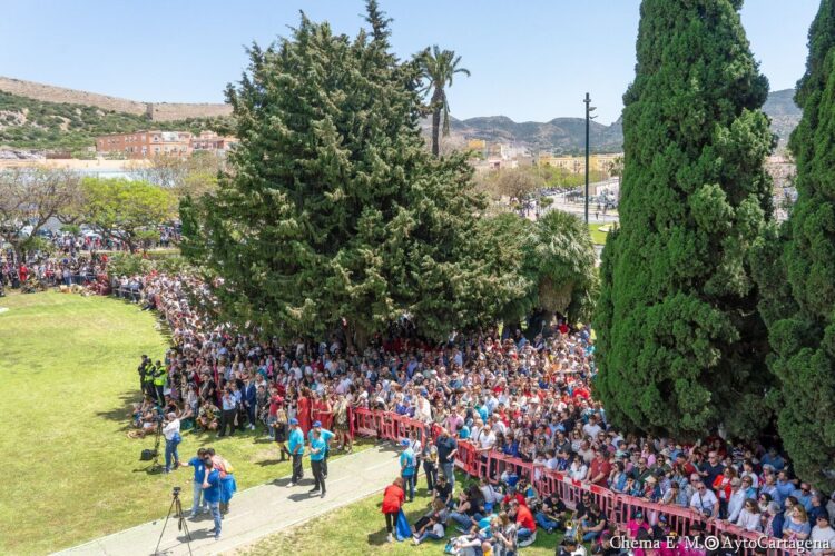 Mascletà de 350kg disparada por Nadal-Martí, paella gigante y fallas en Cartagena