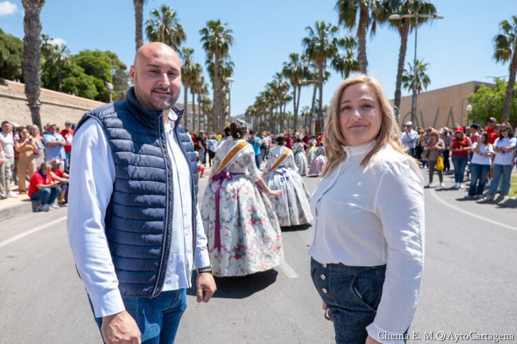Mascletà de 350kg disparada por Nadal-Martí, paella gigante y fallas en Cartagena