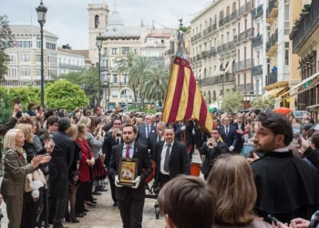 23 d’Abril, processó de Sant Jordi en la Real Senyera pels carrers del Cap i Casal