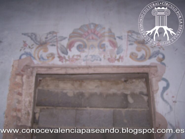 Las pinturas murales de la alquería de la Torre en peligro