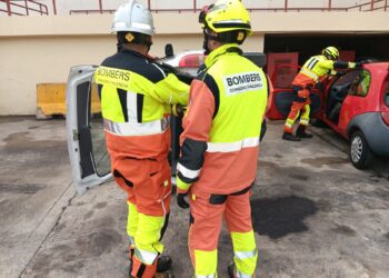 El Consorcio Provincial de Bomberos de la Diputació de Valéncia rescata a un centenar de personas en ascensores durante el apagón eléctrico 1 El Consorcio Provincial de Bomberos de la Diputació de Valéncia rescata a un centenar de personas en ascensores durante el apagón eléctrico