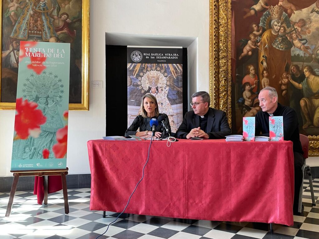 Festividad de la Mare de Déu dels Desamparats en Valencia 2025: cartel oficial, tapiz floral y una intensa agenda de actos 3 CARTEL MARE DE DEU VALENCIA 1