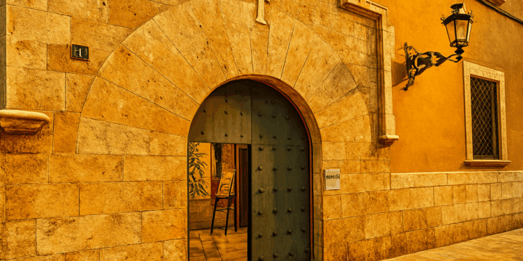 Valencia impulsa la declaración de la Casa Natalicia de Sant Vicent Ferrer y el Teatro Olympia como Bienes de Relevancia Local 1 Valencia impulsa la declaración de la Casa Natalicia de Sant Vicent Ferrer y el Teatro Olympia como Bienes de Relevancia Local