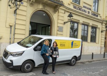 Fundación Mutua Levante impulsa la labor de Casa Caridad con la donación de una furgoneta