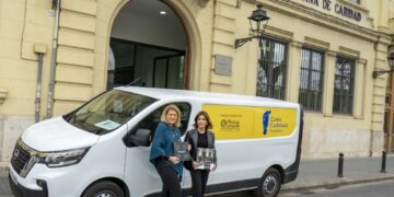 Fundación Mutua Levante impulsa la labor de Casa Caridad con la donación de una furgoneta