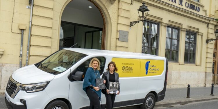 Fundación Mutua Levante impulsa la labor de Casa Caridad con la donación de una furgoneta