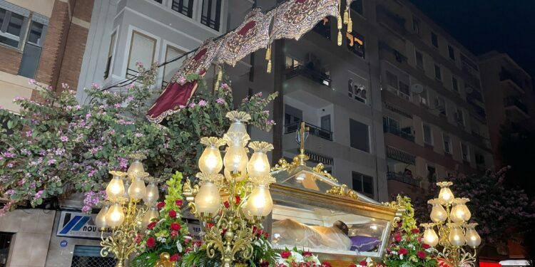 La Semana Santa Marinera celebra esta noche la resurrección tras una Procesión del Sto. Entierro muy numerosa