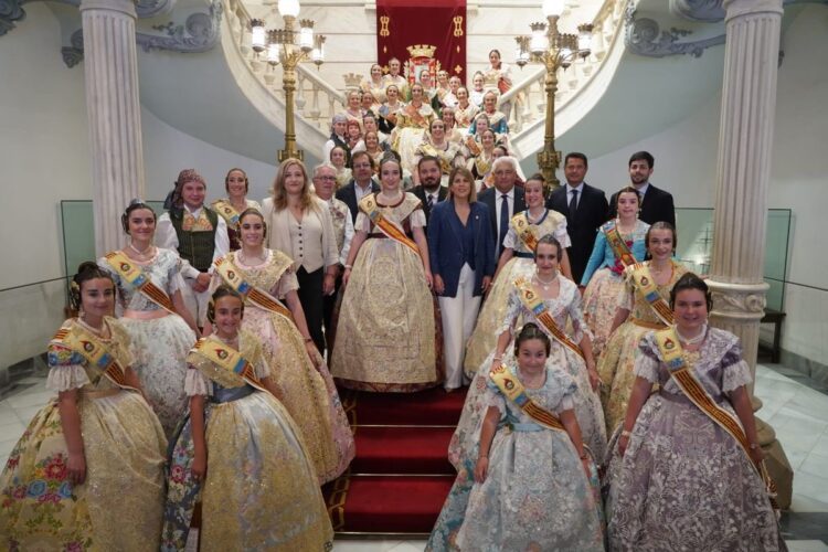 Valencians pel Món traslada las fallas a Cartagena