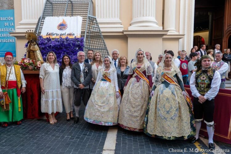 Valencians pel Món traslada las fallas a Cartagena