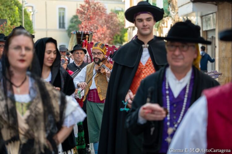 Valencians pel Món traslada las fallas a Cartagena