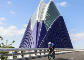 IRONMAN 70.3 Valencia 2025: deporte, espectáculo y emoción en las calles de la ciudad