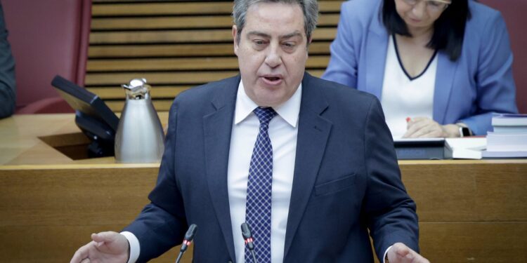 Llanos (VOX): “La delegada del Gobierno mintió en el aviso de la CHJ y en su currículum; ¿en cuántas cosas más mentirá a los valencianos?” 1 Llanos (VOX): “La delegada del Gobierno mintió en el aviso de la CHJ y en su currículum; ¿en cuántas cosas más mentirá a los valencianos?”