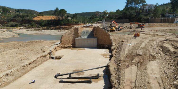 La Diputació de Valencia encara la fase final para reabrir el puente de la Fallereta en Turís 1 La Diputació de Valencia encara la fase final para reabrir el puente de la Fallereta en Turís