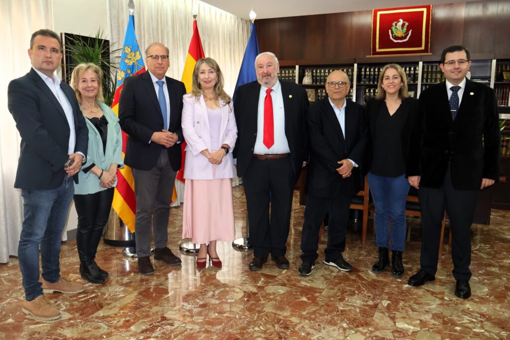 El ICOMV y la APDCV firman un acuerdo pionero para impulsar el acceso al doctorado entre los médicos de Valencia 3 Imagen de WhatsApp 2025 04 16 a las 16.22.32 c66b62e6