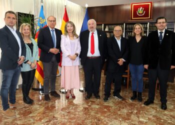 El ICOMV y la APDCV firman un acuerdo pionero para impulsar el acceso al doctorado entre los médicos de Valencia