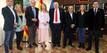 El ICOMV y la APDCV firman un acuerdo pionero para impulsar el acceso al doctorado entre los médicos de Valencia