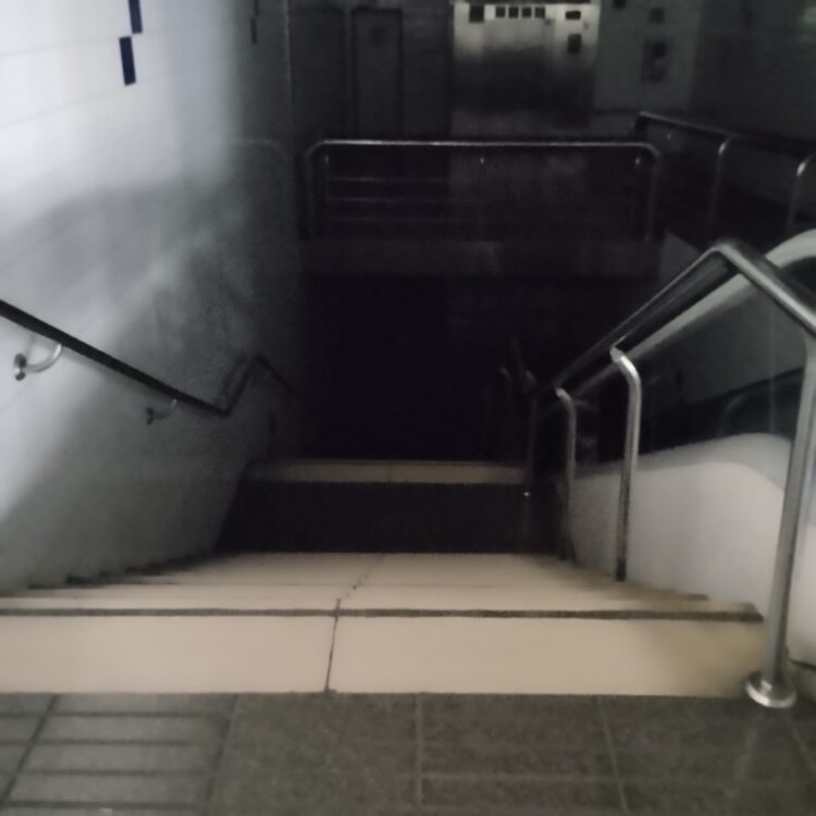 Estaciones de MetroValencia totalmente abiertas, sin vigilancia ni empleados tras el apagón ibérico