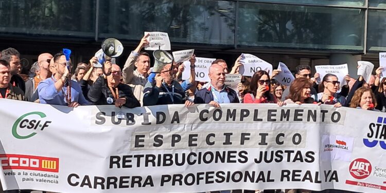 Un software que no funciona y un sueldo que no sube: los funcionarios de justicia valencianos dicen «¡basta ya!»