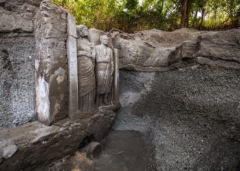 Un proyecto de investigación de la Universitat de Valéncia descubre un relieve funerario de una tumba monumental en la Necrópolis de Porta Sarno de Pompeya