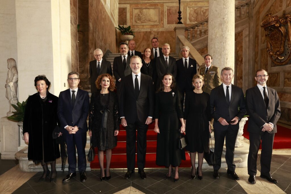 Funeral del Papa Francisco: una delegación española sin Sánchez, pero con los Reyes y Trump en primera fila 3 SM funeral papa 20250426 01