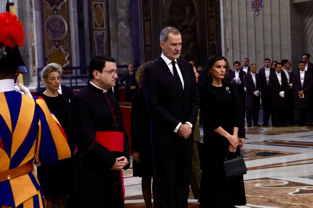 Funeral del Papa Francisco: una delegación española sin Sánchez, pero con los Reyes y Trump en primera fila 5 SM funeral papa 20250426 03