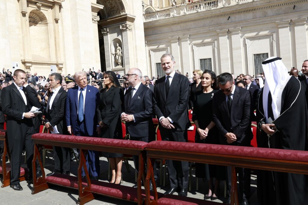 Funeral del Papa Francisco: una delegación española sin Sánchez, pero con los Reyes y Trump en primera fila 7 SM funeral papa 20250426 07