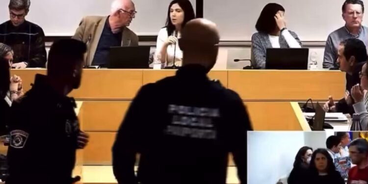 El Pleno del Ajuntament de Paiporta se le va de las manos completamente a la alcaldesa Maribel Albalat 1 El Pleno del Ajuntament de Paiporta se le va de las manos completamente a la alcaldesa Maribel Albalat