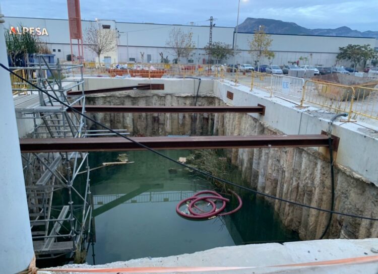 El PP de Tavernes de la Valldigna denuncia la paralización de las obras de la estación de tren de Cercanías