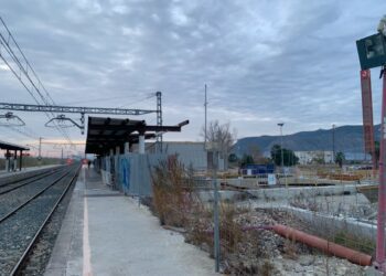 El PP de Tavernes de la Valldigna denuncia la paralización de las obras de la estación de tren de Cercanías 10 El PP de Tavernes de la Valldigna denuncia la paralización de las obras de la estación de tren de Cercanías