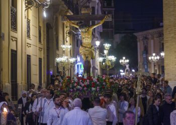 Solemne Via Crucis por Ciutat Vella presidido por el Arzobispo con imágenes de Nazaret y La Punta