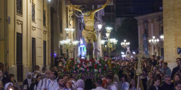 Solemne Via Crucis por Ciutat Vella presidido por el Arzobispo con imágenes de Nazaret y La Punta