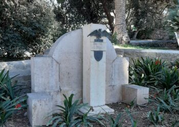 Lo Rat Penat exigix a l'Ajuntament de Valéncia la reposició del bust de bronze de Constantí Llombart furtat en 2022