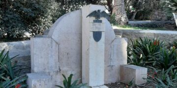 Lo Rat Penat exigix a l'Ajuntament de Valéncia la reposició del bust de bronze de Constantí Llombart furtat en 2022