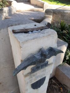 Lo Rat Penat exigix a l'Ajuntament de Valéncia la reposició del bust de bronze de Constantí Llombart furtat en 2022 3 WhatsApp Image 2025 04 01 at 21.26.301