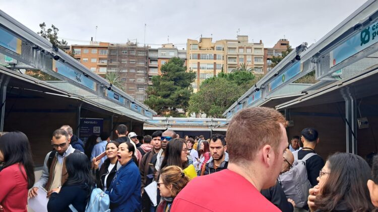 102 empresas ofrecen más de 6.000 ofertas de trabajo en la V Feria del Empleo de Valéncia Activa