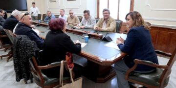 Ayuntamiento y vecinos exigen al Ministerio de Transportes transparencia y que siga trabajando para soterrar el ferrocarril en el Grao