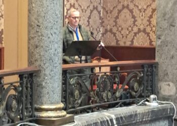 Los vecinos de PenyaRoja denuncian que no quieren seguir esperando otros 30 años a soterrar las vias