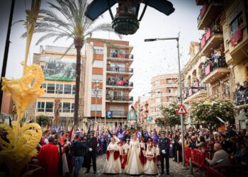 Torrent celebra su Encuentro Glorioso presidido por la Reina del Encuentro y da paso a la Pascua