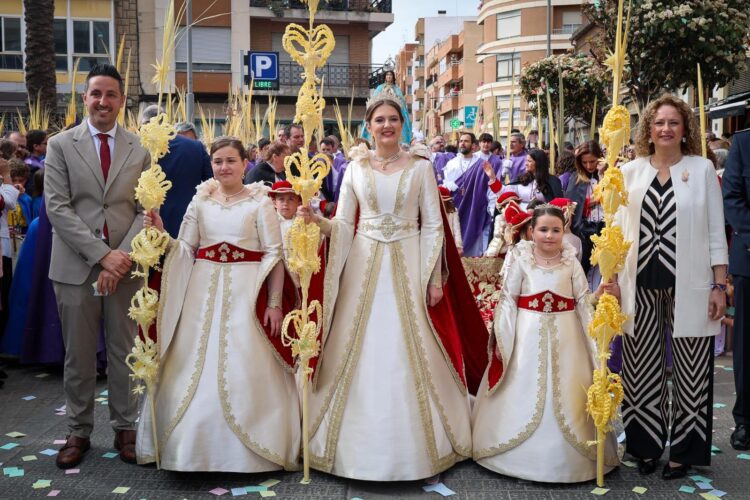 Torrent celebra su Encuentro Glorioso presidido por la Reina del Encuentro y da paso a la Pascua
