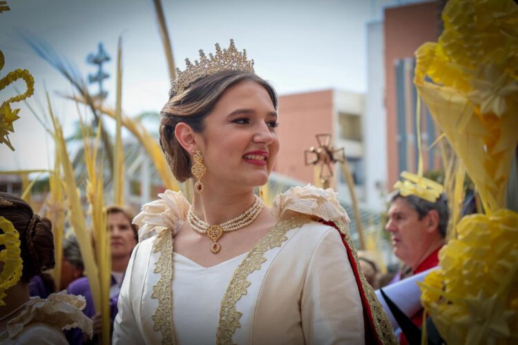 Torrent celebra su Encuentro Glorioso presidido por la Reina del Encuentro y da paso a la Pascua