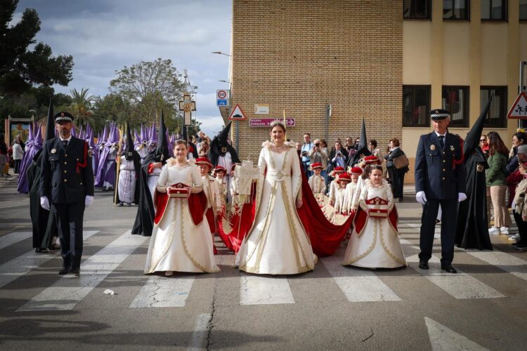 Torrent celebra su Encuentro Glorioso presidido por la Reina del Encuentro y da paso a la Pascua