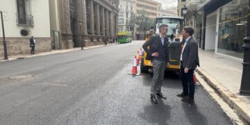 El Ayuntamiento de Valencia reasfalta la calle Pintor Sorolla