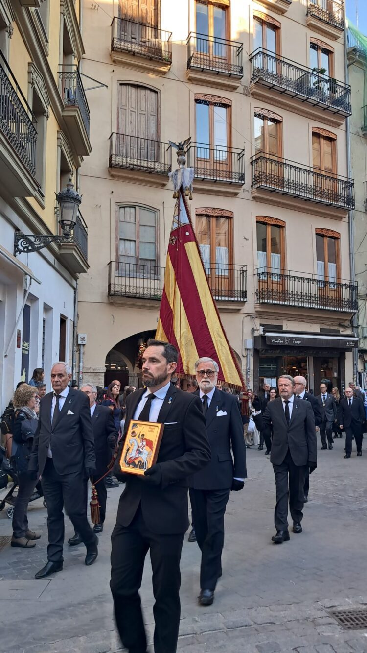 La processó de Sant Jordi recorre el cor del Cap i Casal